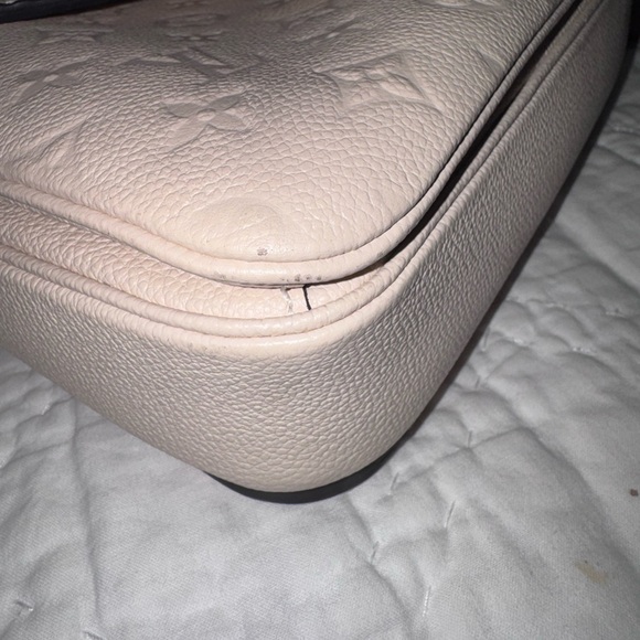 LOUIS VUITTON EMPREINTE
BRAIDED POCHETTE METIS
CREME BEIGE CARAMEL - Picture 7 of 7